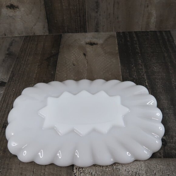 Anchor Hocking 22K Gold Trimmed Milk Glass Snack Set Cup & Tray - Picture 6 of 7